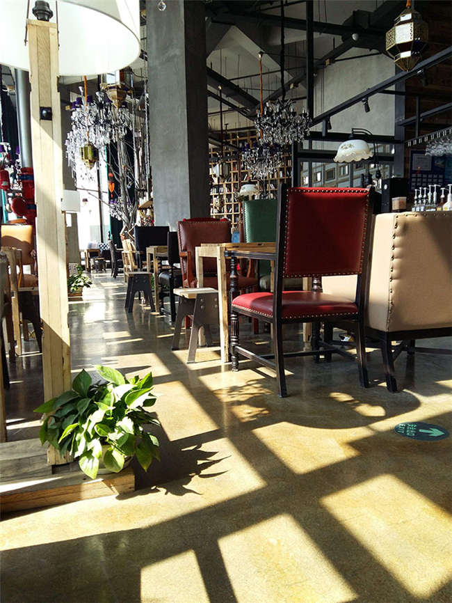 環(huán)氧砂漿地板的優(yōu)點(diǎn)，環(huán)氧地板水和油(圖3)